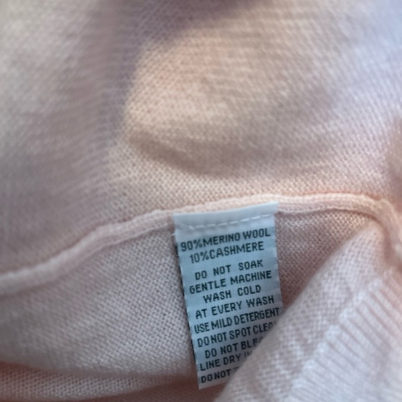RODD & Gunn Merino Wool & Cashmere Crew Neck Sweater in light pink - Picture 14 of 15